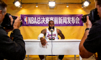 NBA总决赛赛前新闻发布会詹姆斯接受采访